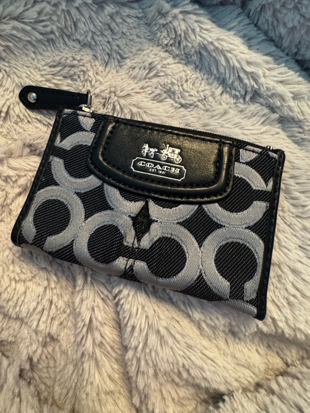 COACH Signature C Small
Black Coin Cash ID Skinny Key
Ring Zip Wallet